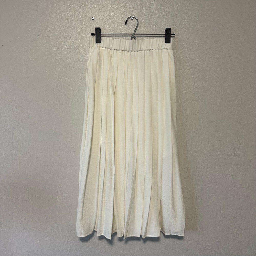 NWT White H&M midi skirt. Size 4